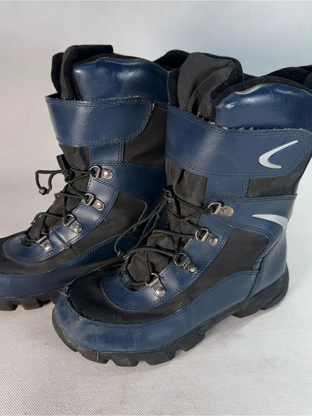 Circo Insulated Cold Weather Boots Youth Unisex Boys Black and Blue Color US 5